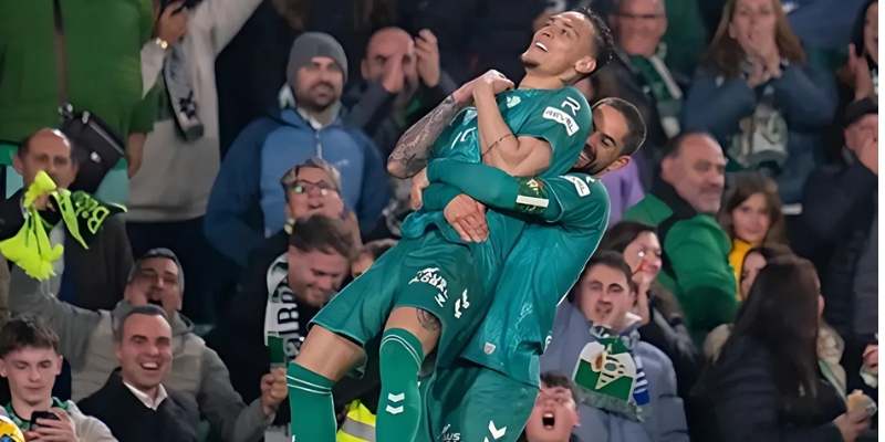 Betis đang bay cao cùng Isco và Antony 